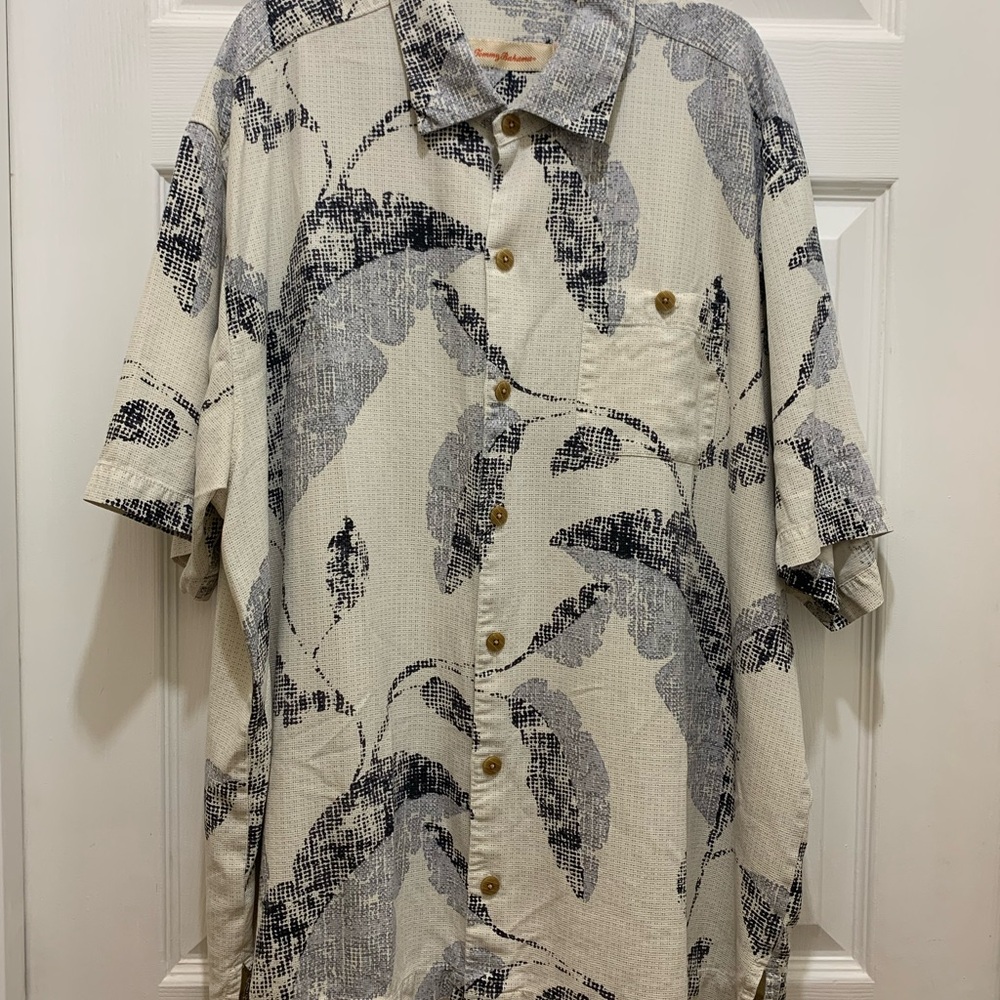 Tommy Bahama Hawaiian Shirt Mens XL Beige Botanical 100% Silk Short Sleeve Adult